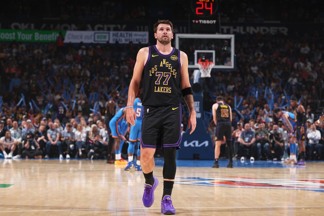 NBA Hari Ini: Lakers Hancur di markas Thunder, Luka Doncic Tumbal Cedera Jelang Play-off