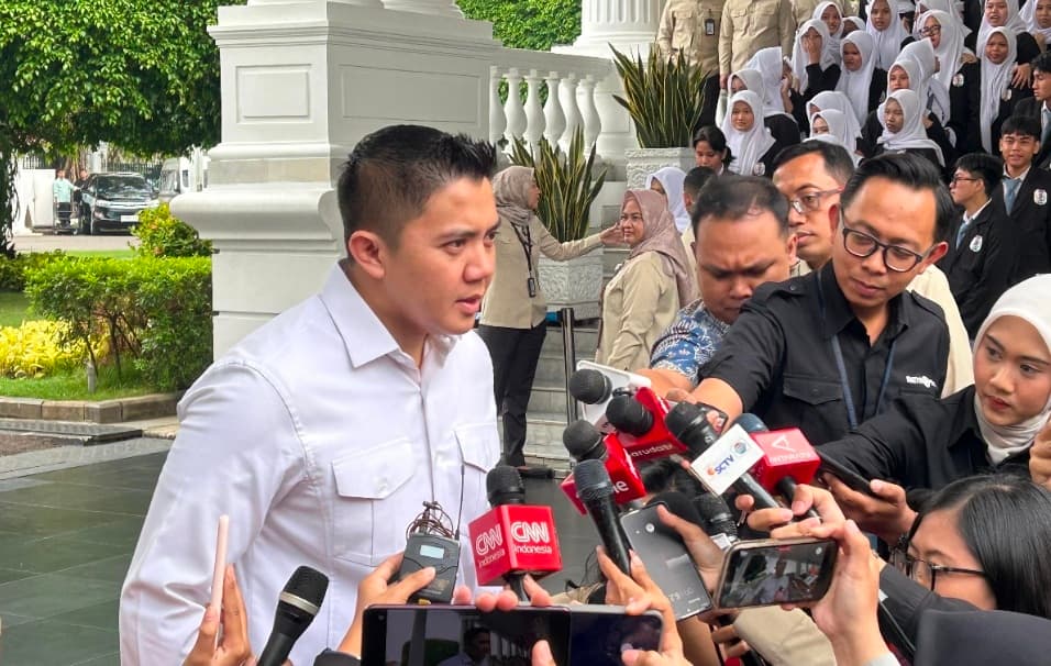 Seskab Teddy Pastikan Ekonomi Nasional Stabil: Isu 'Potensi Chaos' Narasi yang Keliru