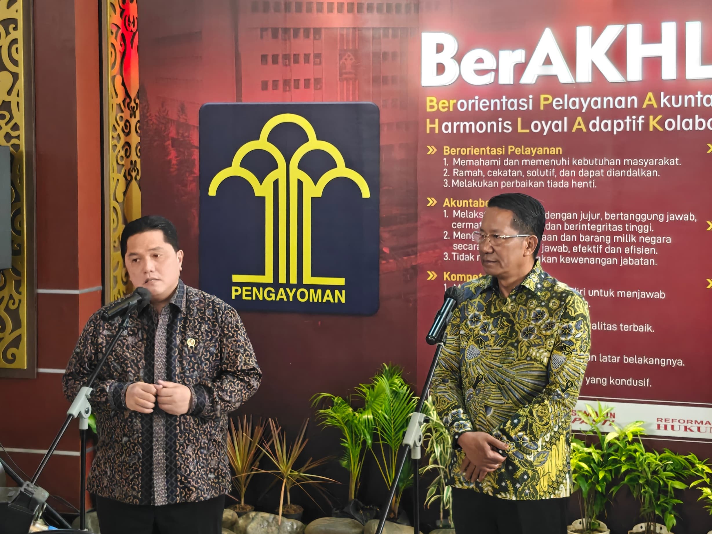 Jawab Polemik 'Passportgate', Menpora Erick Thohir dan Menkum Supratman Tegaskan Aturan 1 Paspor