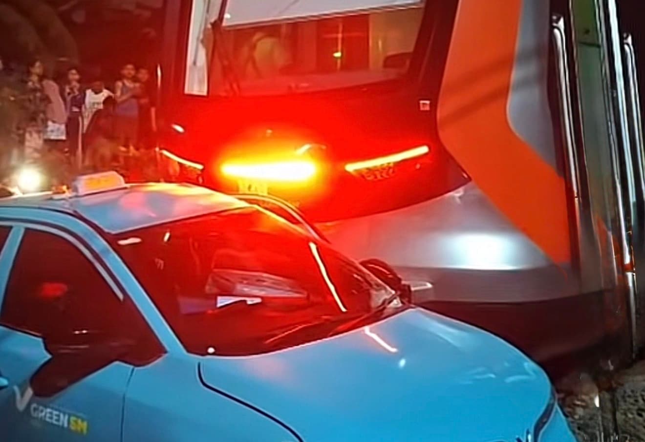 Penyebab Tabrakan KRL–KA Jarak Jauh di Bekasi Timur: Diduga Berawal dari Taksi Mogok di Perlintasan Kereta