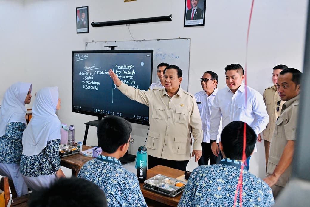 Enggak Main-main, Prabowo Bakal Tambah Tiga Papan Interaktif Digital ke Seluruh Sekolah