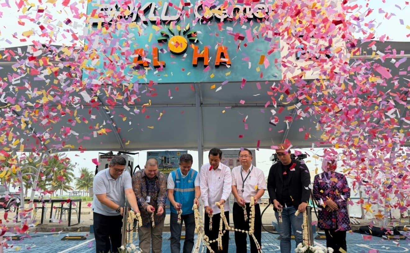 SPKLU Center Resmi Hadir di Aloha PIK 2, Pengendara Mobil Listrik Kini Bisa Isi Daya Sambil Kulineran