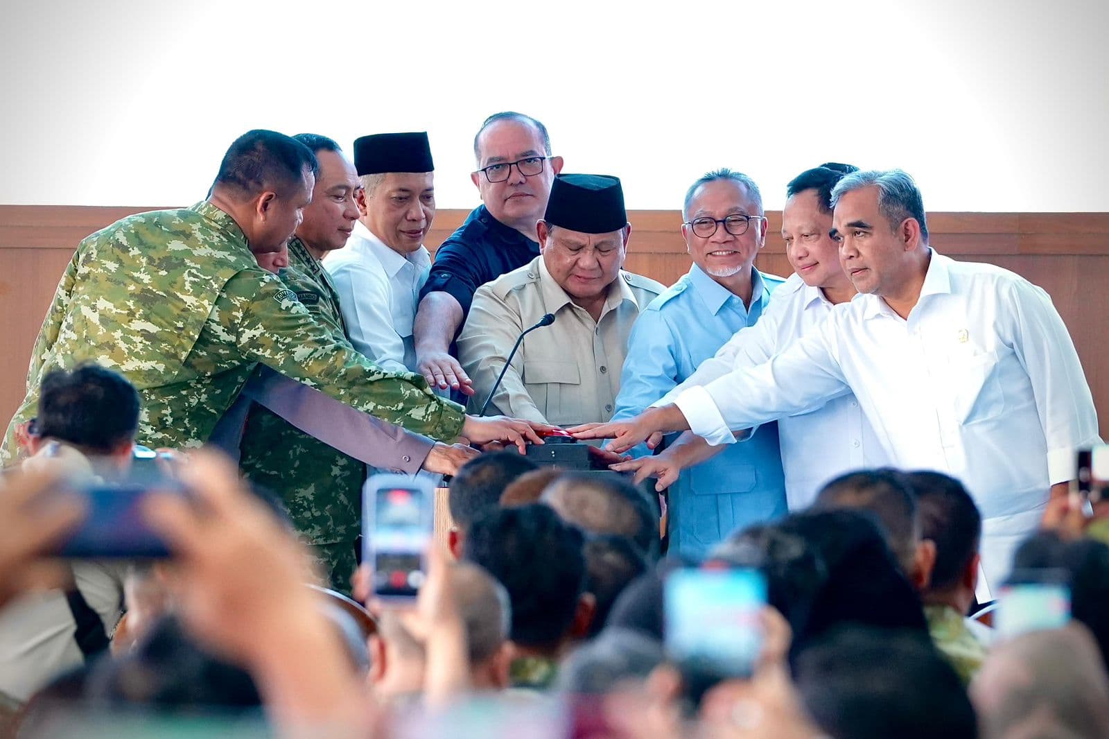 Prabowo Resmikan 1.061 Koperasi Merah Putih