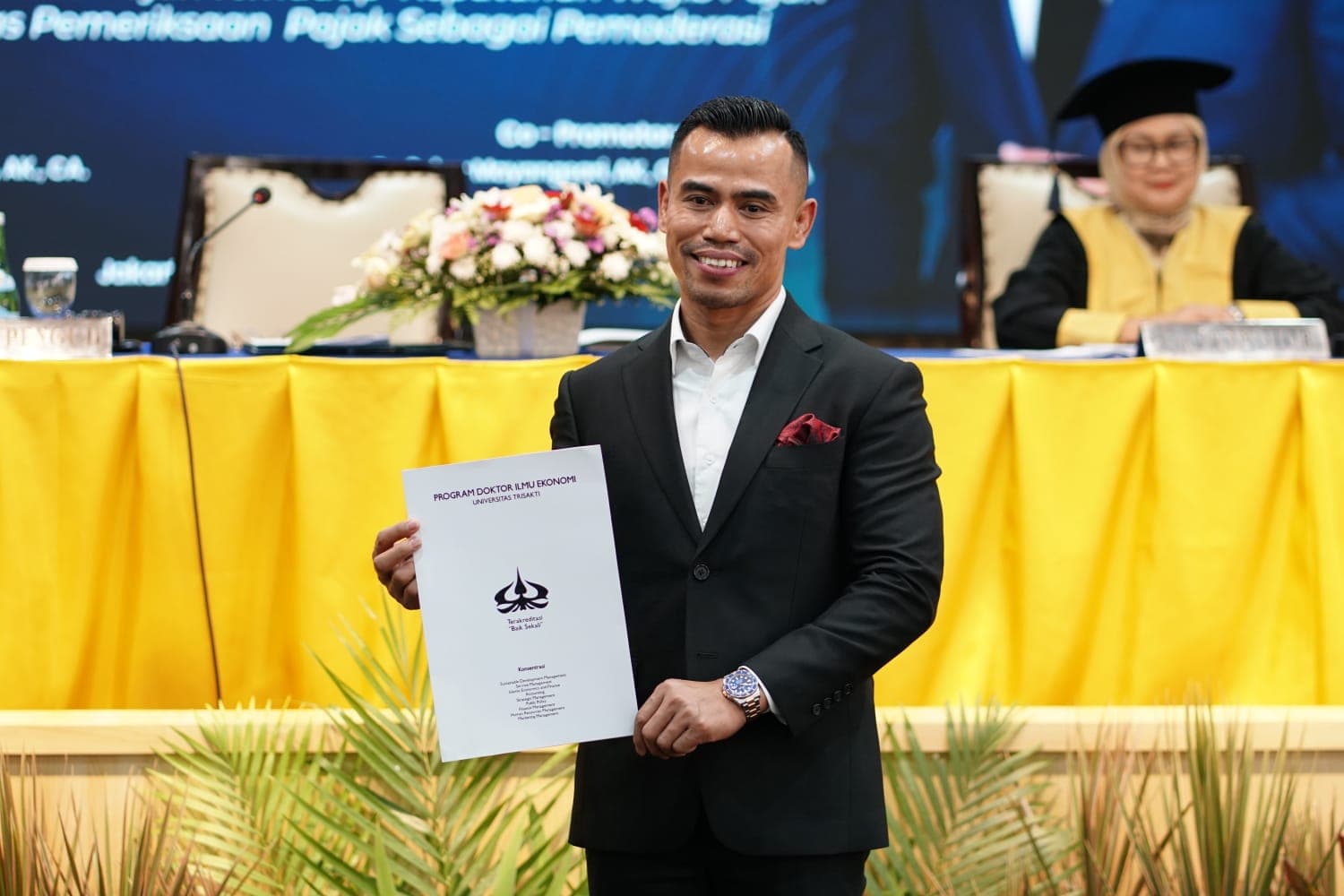 Sabar L Tobing Resmi Sandang Doktor Ekonomi Bidang Pajak Digital