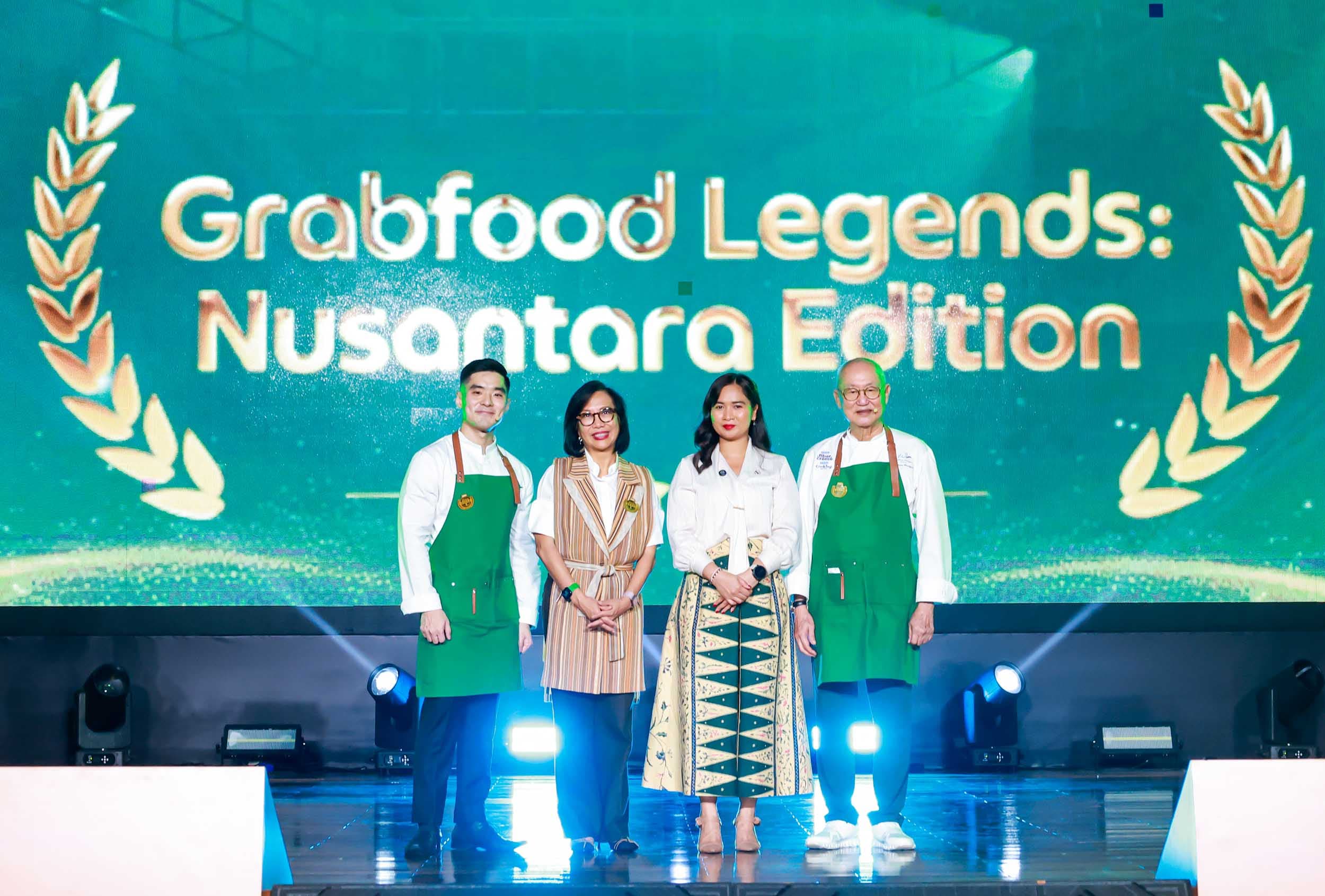 (Dari kiri ke kanan) Chef Martin Praja; Neneng Goenadi, CEO Grab Indonesia; Ni Luh Puspa, Wakil Menteri Pariwisata Republik Indonesia dan Chef William Wongso dalam Acara Penganugerahan Bintang 5 Awards