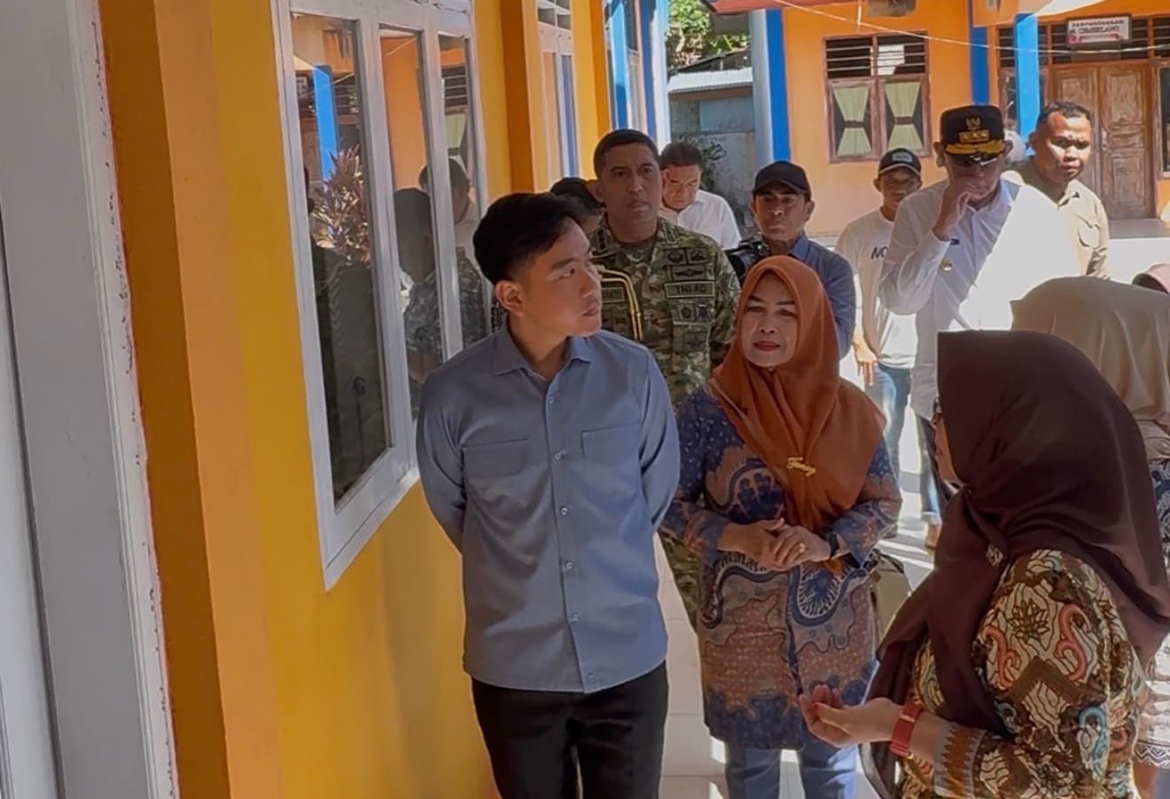 Tinjau Sekolah Bekas Kebakaran di Gorontalo, Gibran Janji Percepat Perbaikan Kelas