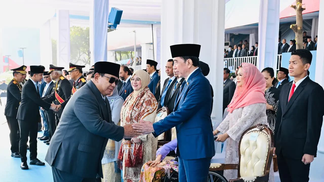 Prabowo-Jokowi Saling Hormat di HUT Bhayangkara, Patahkan Rumor Keretakan Hubungan