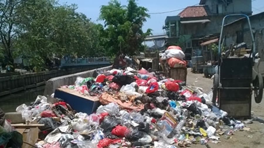 Pramono Bakal Cabut Izin Pengusaha Jasa Angkut yang Buang Sampah secara Ilegal