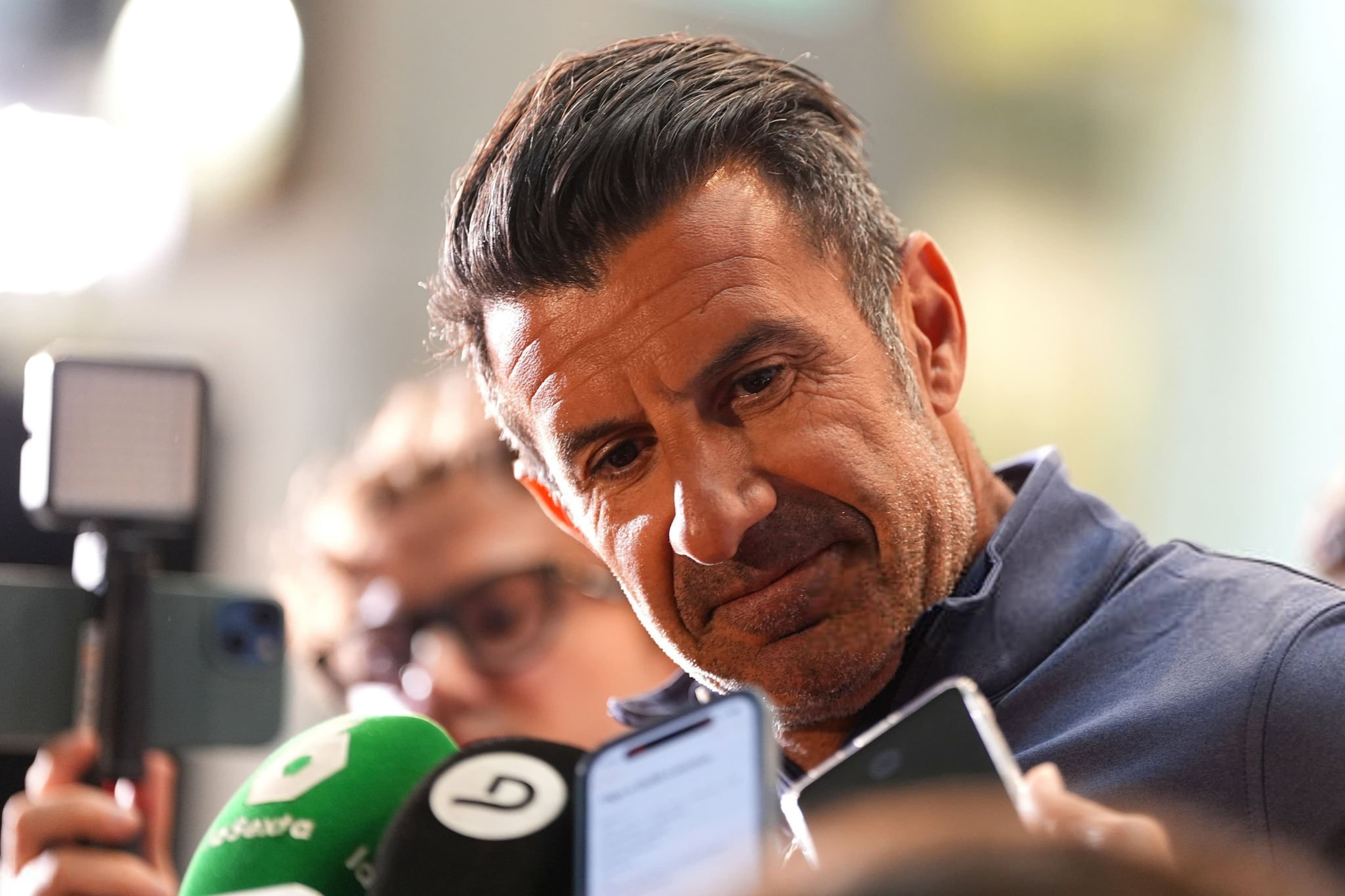 Luis Figo: Gianni Infantino Harus Pergi dari FIFA, Sekarang!