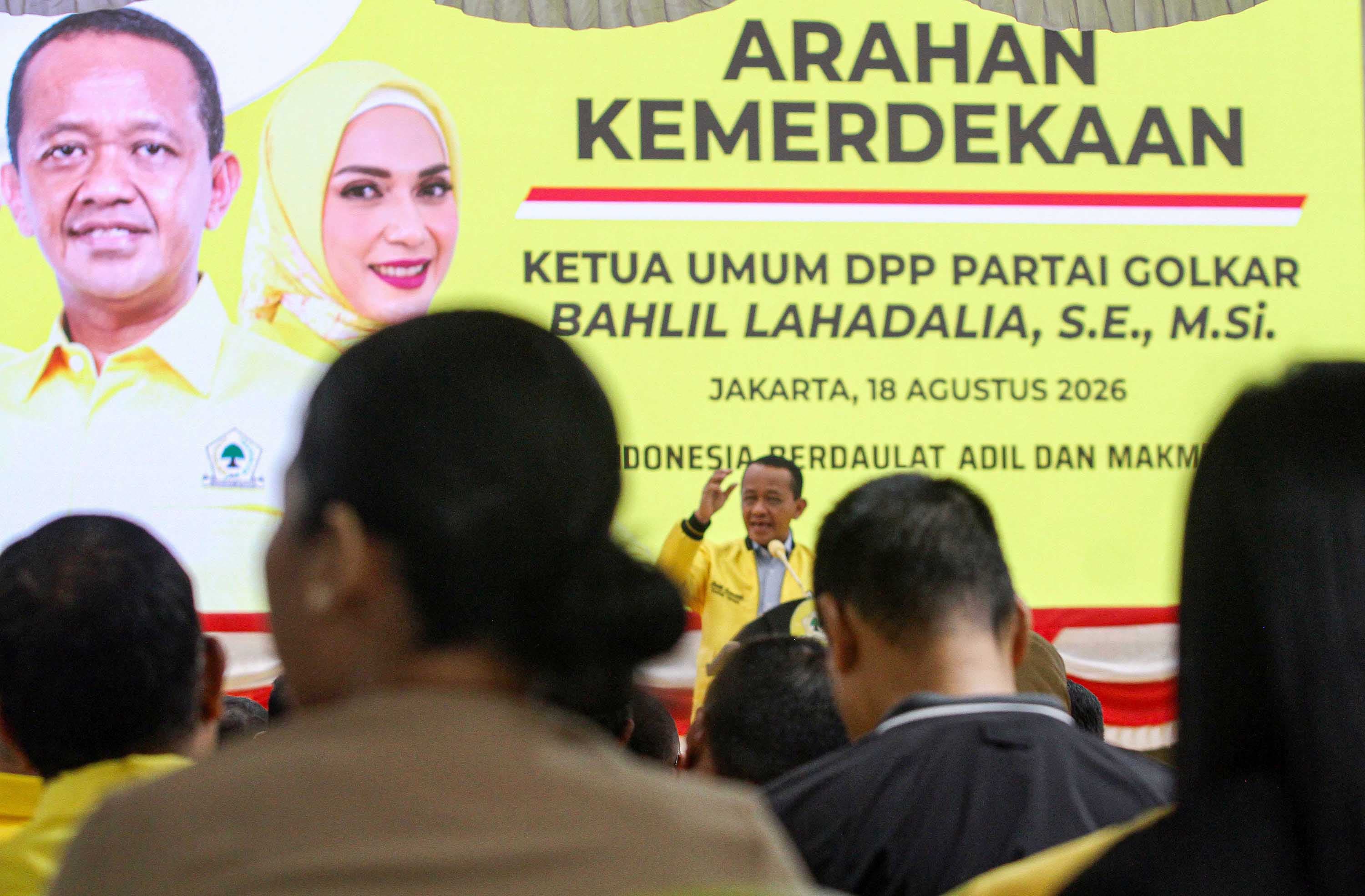 Ketua Umum Partai Golkar Bahlil Lahadalia menyampaikan pidatonya pada Pengarahan Ketua Umum DPP Partai Golkar dalam rangka HUT Ke-81 Kemerdekaan Republik Indonesia di Kantor DPP Partai Golkar, Jakarta, Selasa (18/8/2026).AKURAT.CO/Sopian