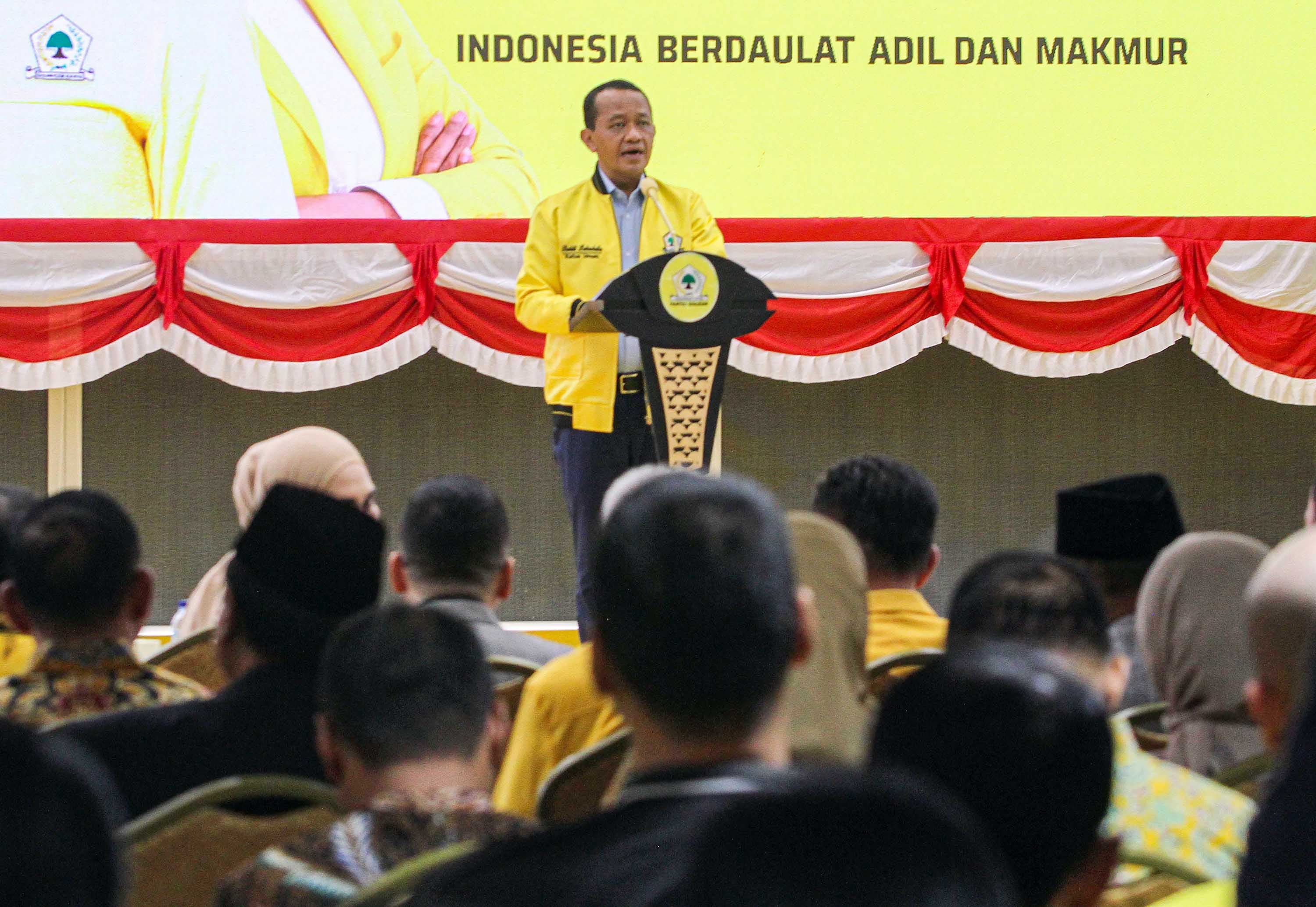 Ketua Umum Partai Golkar Bahlil Lahadalia menyampaikan pidatonya pada Pengarahan Ketua Umum DPP Partai Golkar dalam rangka HUT Ke-81 Kemerdekaan Republik Indonesia di Kantor DPP Partai Golkar, Jakarta, Selasa (18/8/2026).AKURAT.CO/Sopian