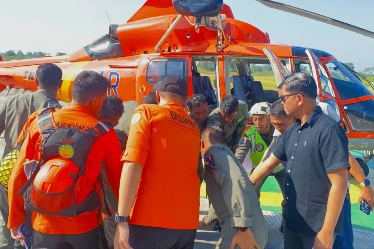 SAR Surabaya Kerahkan Kapal dan Helikopter Bantu Pencarian Kapal Virgo Transport 08