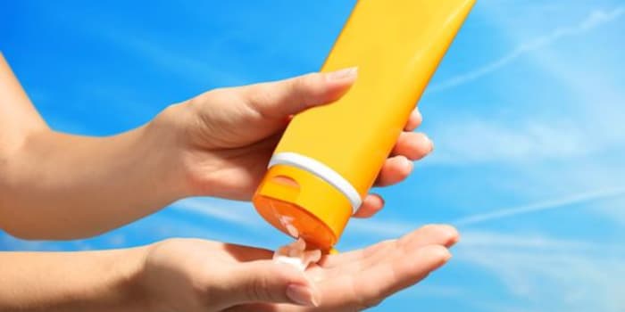 Ketahui Perbedaan Sunscreen Chemical Dengan Psychal, Mana Yang Lebih Baik?