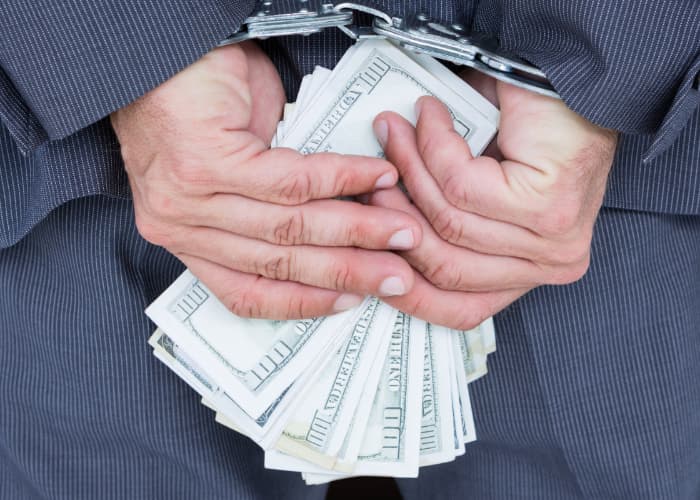 Eks Karyawan Bank Jago Tilep Uang Buat Bayar Utang hingga Jalan-jalan ke Luar Kota