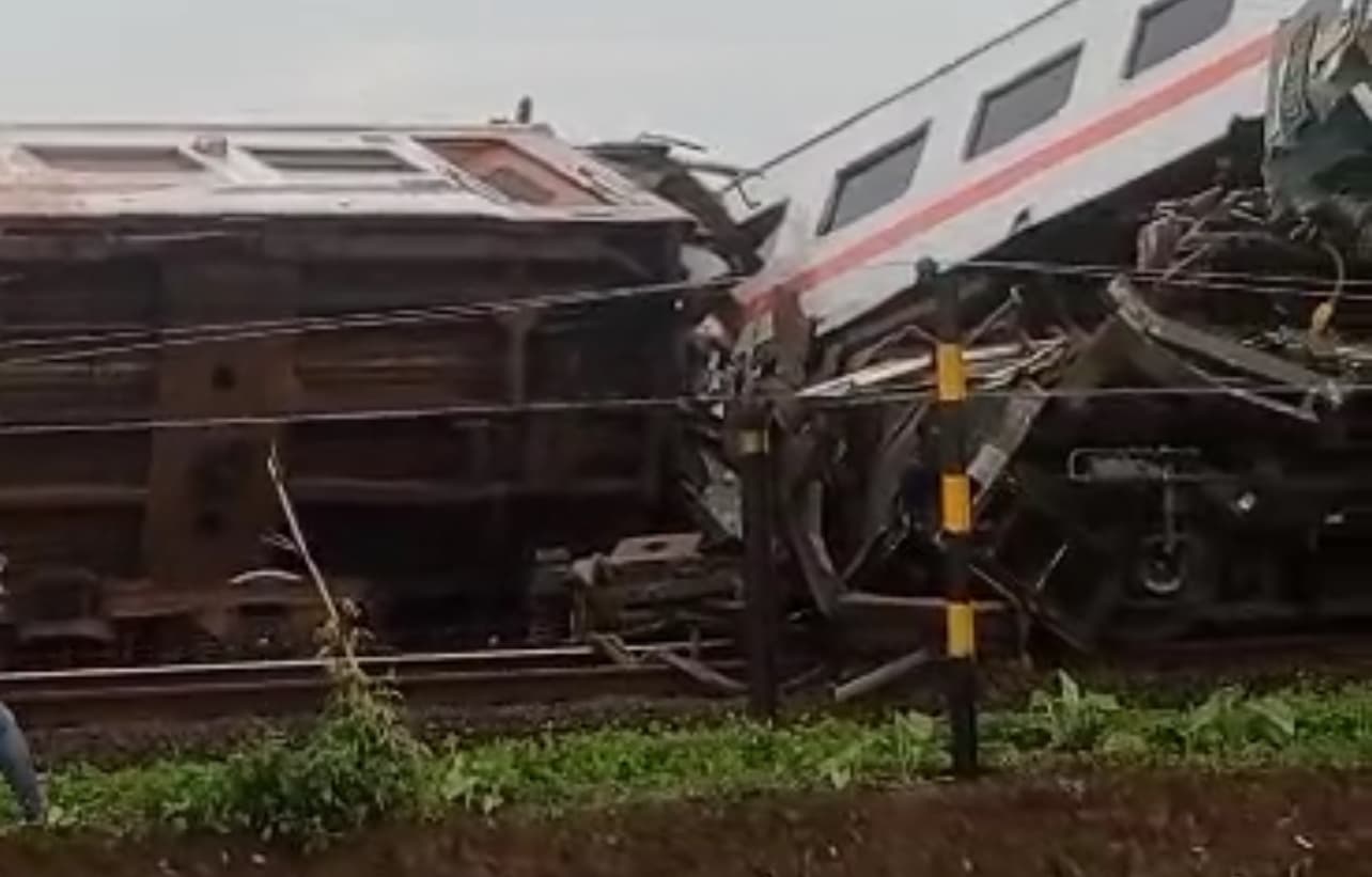 Kecelakaan Kereta di Cicalengka, Korban Meninggal Sementara 3 Orang