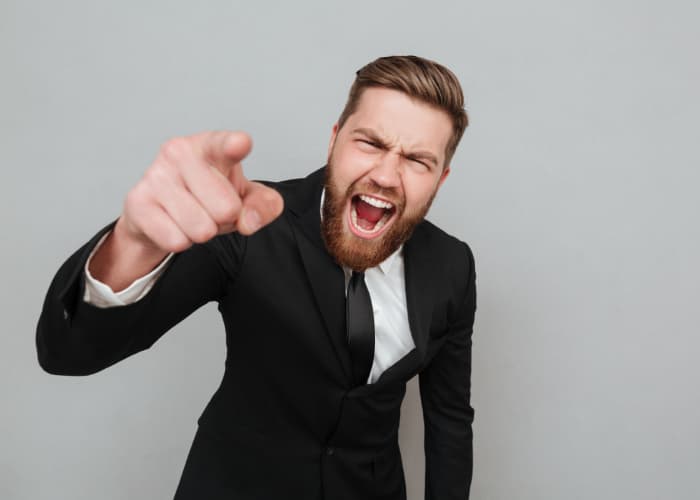 10 Tanda Psikologi Pria Belum Dewasa Secara Emosional, Cek di Sini!