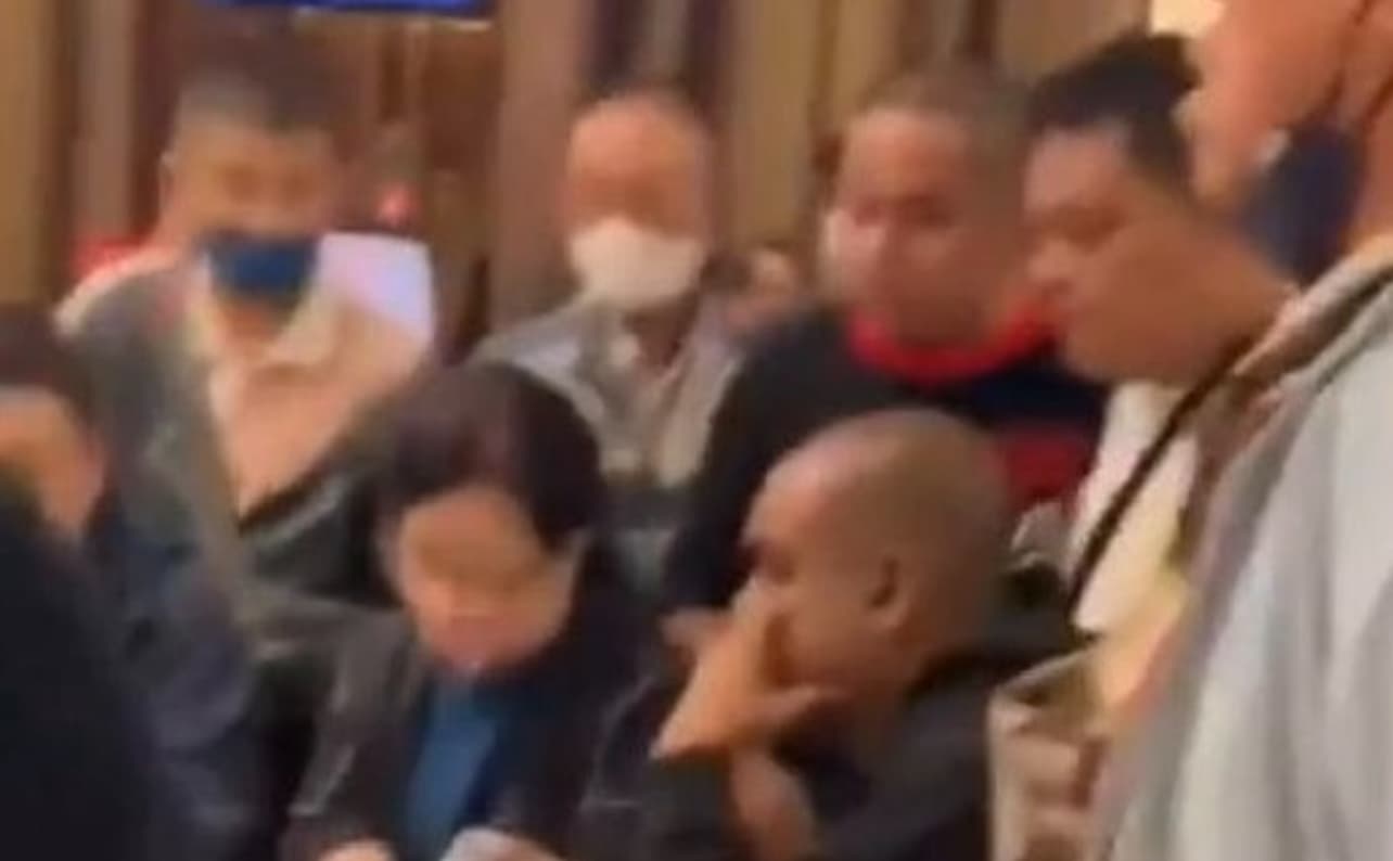 Mantan Bupati Tapteng Tanggapi Santai Video Viral Dirinya: Apa Perlu Saya Beri Kejutan?