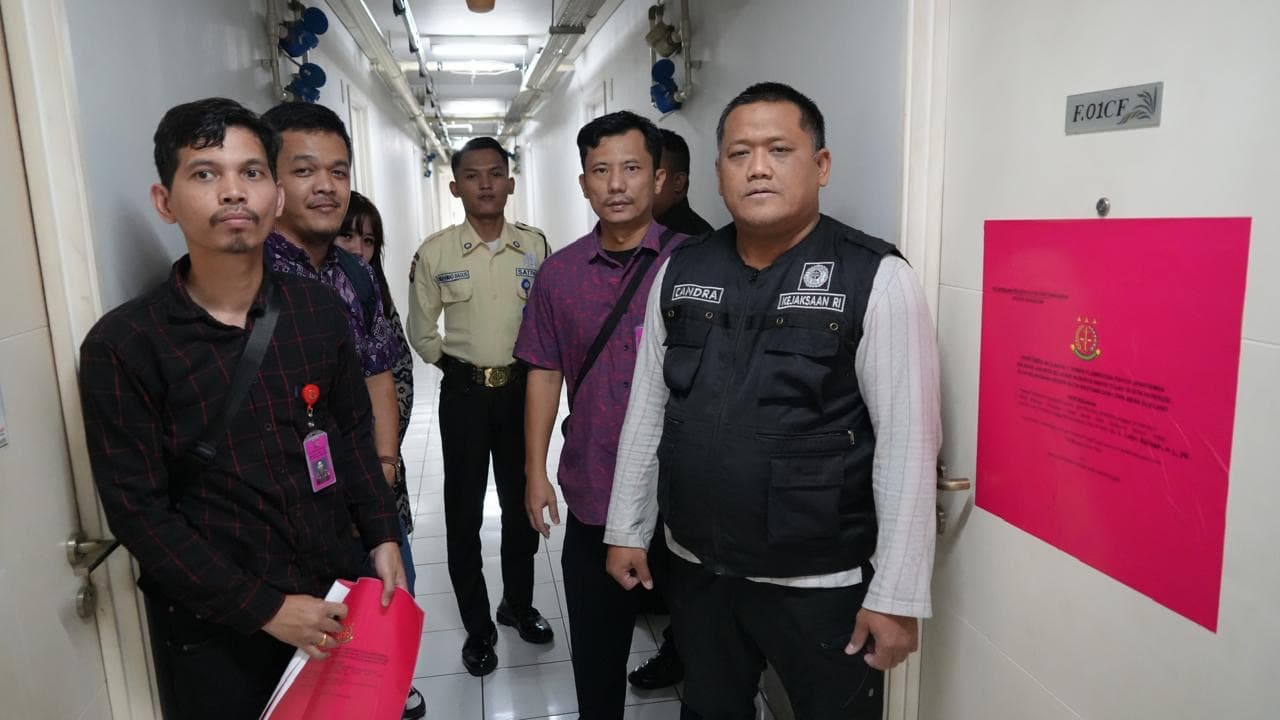 Tim Jaksa Gabungan Lakukan Sita Eksekusi Apartemen di Kalibata Milik Terpidana Iwan Ratman