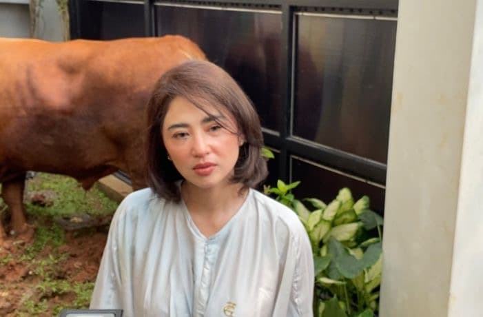 Dewi Perssik Dipuji Netizen, Bersikap Begini ke Petugas Keamanan