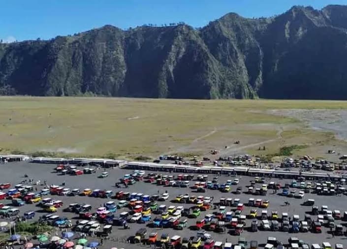 Kunjungan ke Gunung Bromo Saat Libur Iduladha Mencapai 8.169 Wisatawan, Pengelola Tambah Kuota