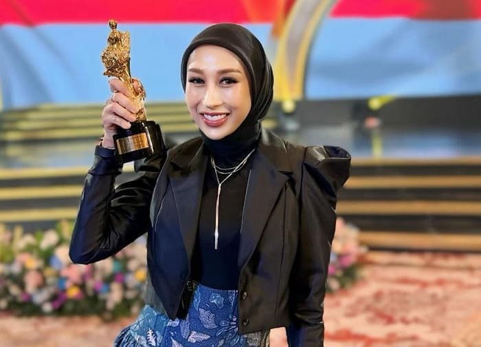 Ilmu Jadi Investasi Terbesar, Dokter Reza Gladys Raih Banyak Penghargaan Bergengsi