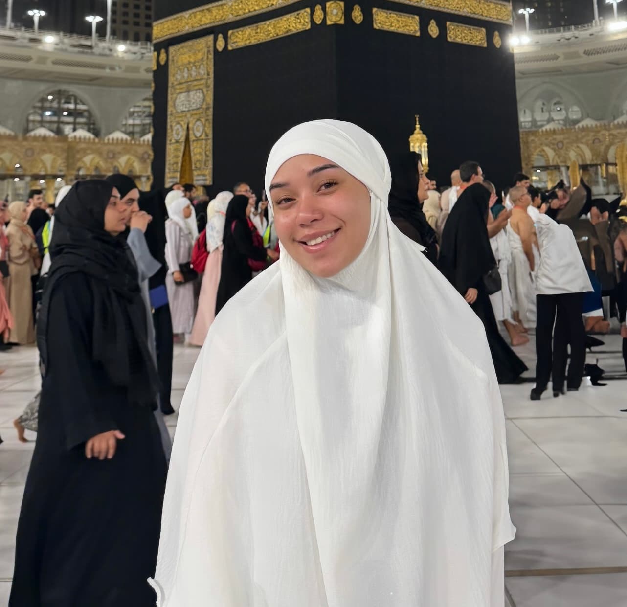 Selebgram Lula Lahfah Minta Maaf Setelah Viral Diteriaki Haram Saat Umrah karena Membawa Rokok Elektrik