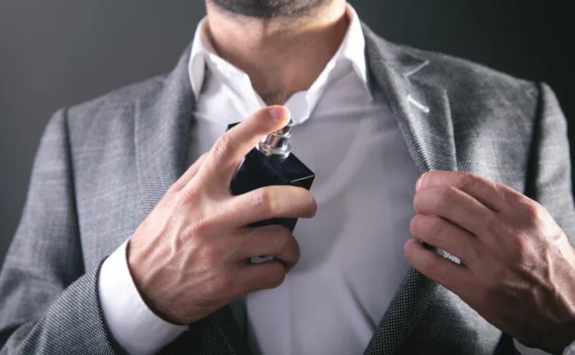 4 Pilihan Parfum Pria dengan Aroma yang Disukai Wanita, Dijamin Bikin Tampil Percaya Diri!