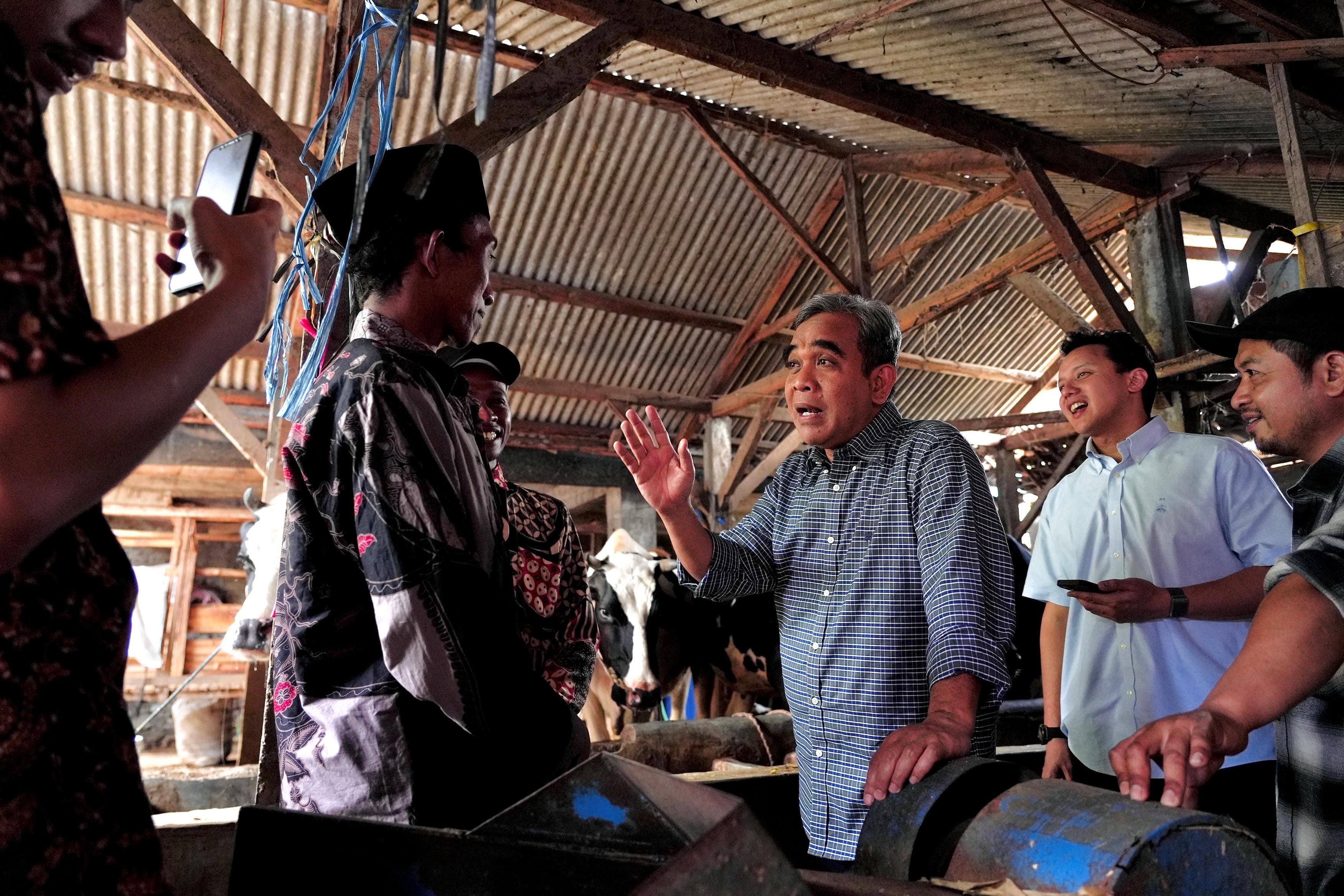 Ketua MPR Janji Perjuangkan Keluhan Peternak Sapi Perah di Malang