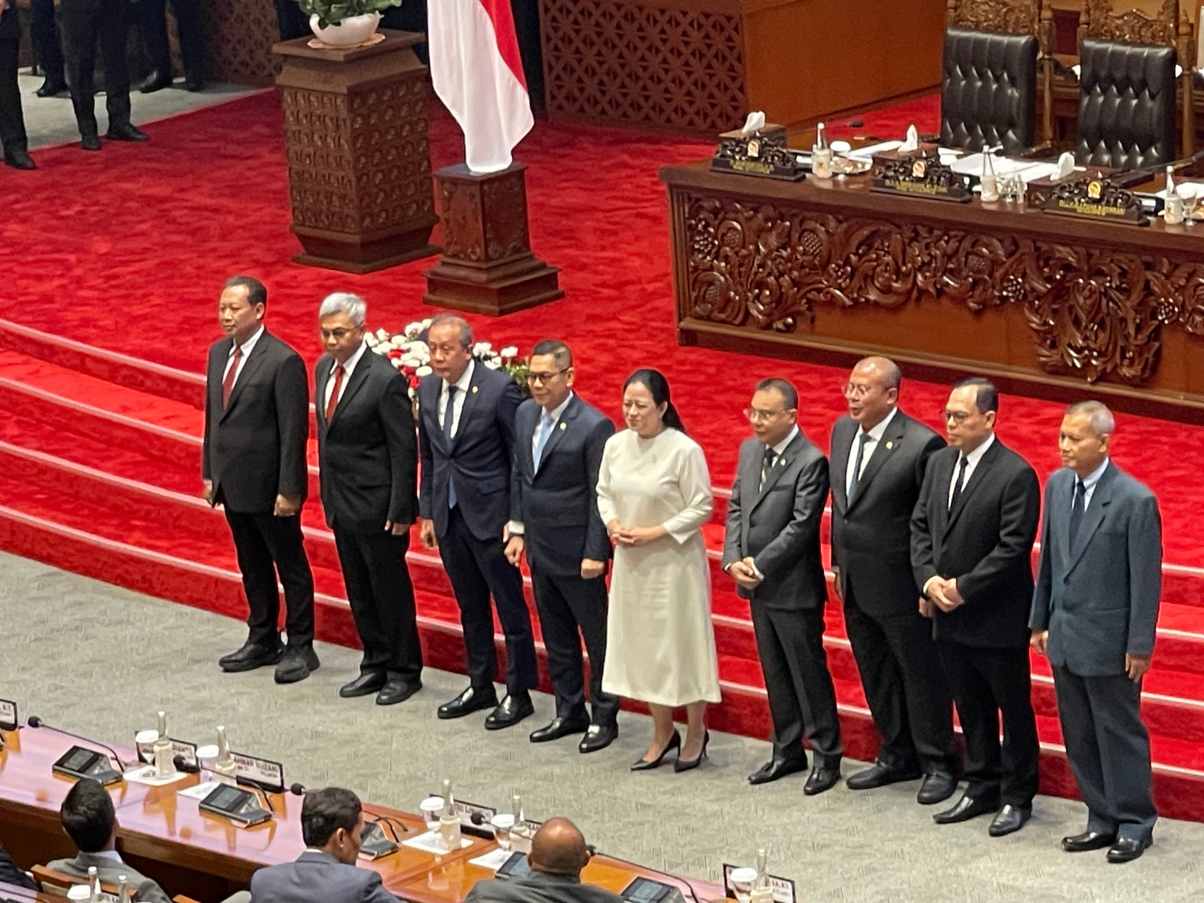 Paripurna DPR Sahkan Pimpinan dan Dewas KPK untuk Dilantik Presiden