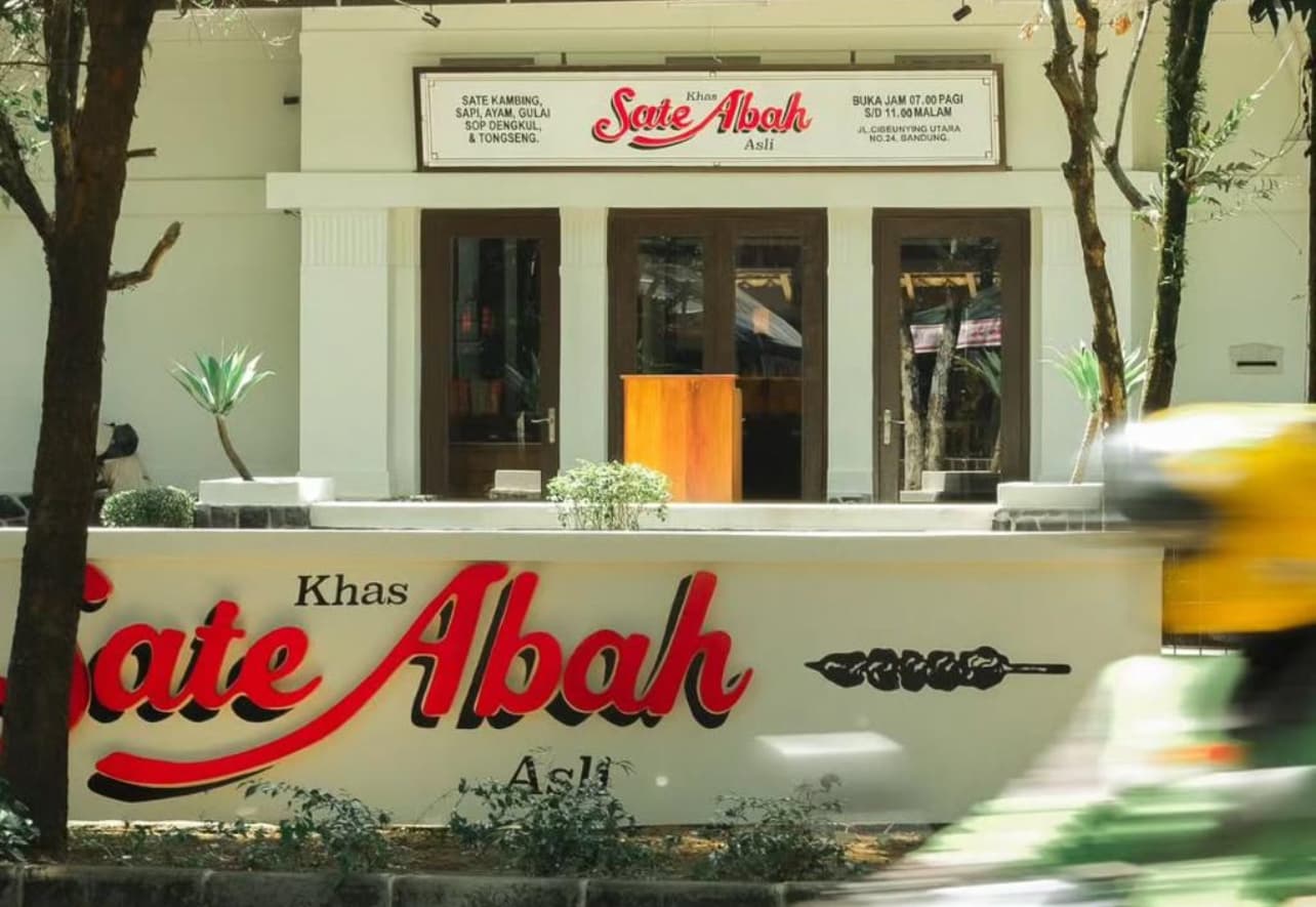Rahasia di Balik Antrean Panjang Sate Khas Abah Asli, Kuliner Favorit Para Artis