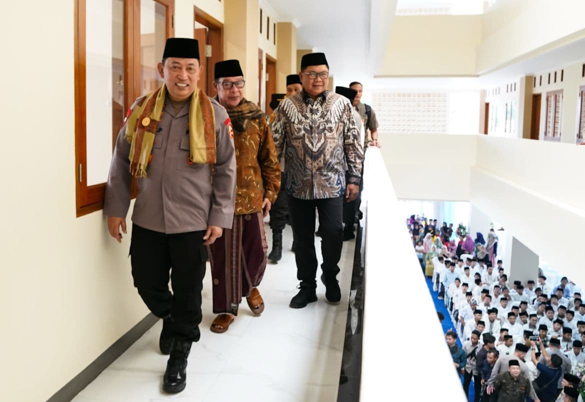 Dorong Pendidikan Santri, Bank Mandiri Perkuat Fasilitas Ponpes Al-Inaaroh Al-Hikam di Cirebon