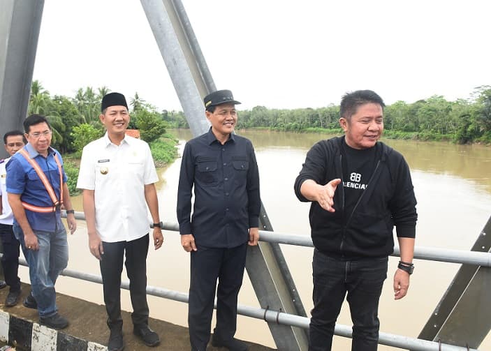 Diimpikan Masyarakat Lebih dari Tiga Dekade, Herman Deru Bergerak Cepat Atasi Jalan Terbengkalai Penghubung Muara Enim, PALI dan Prabumulih