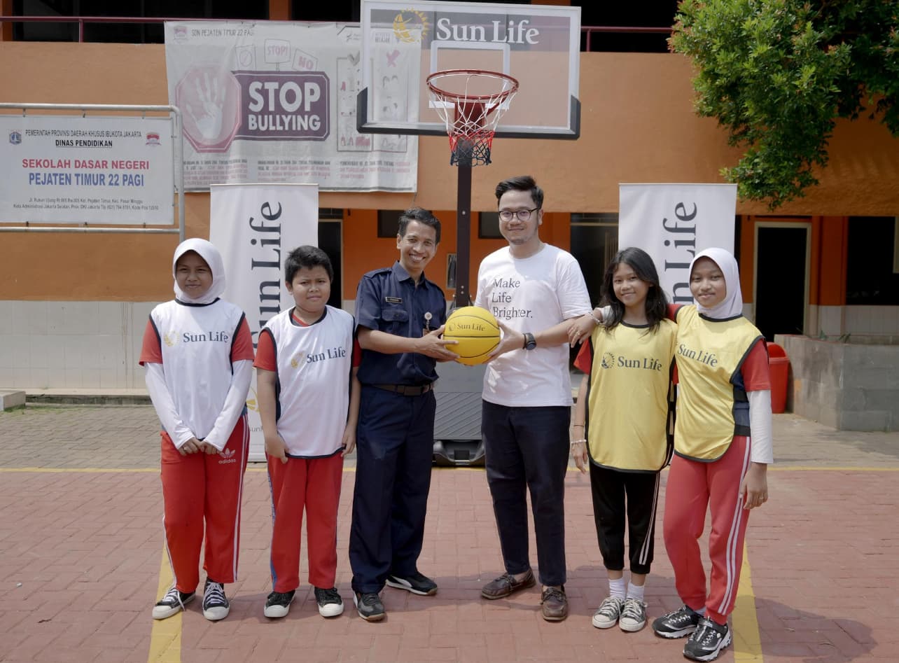 30 Tahun di Indonesia, Sun Life Donasikan Peralatan Basket untuk Puluhan Sekolah Melalui Program Hoops+Health