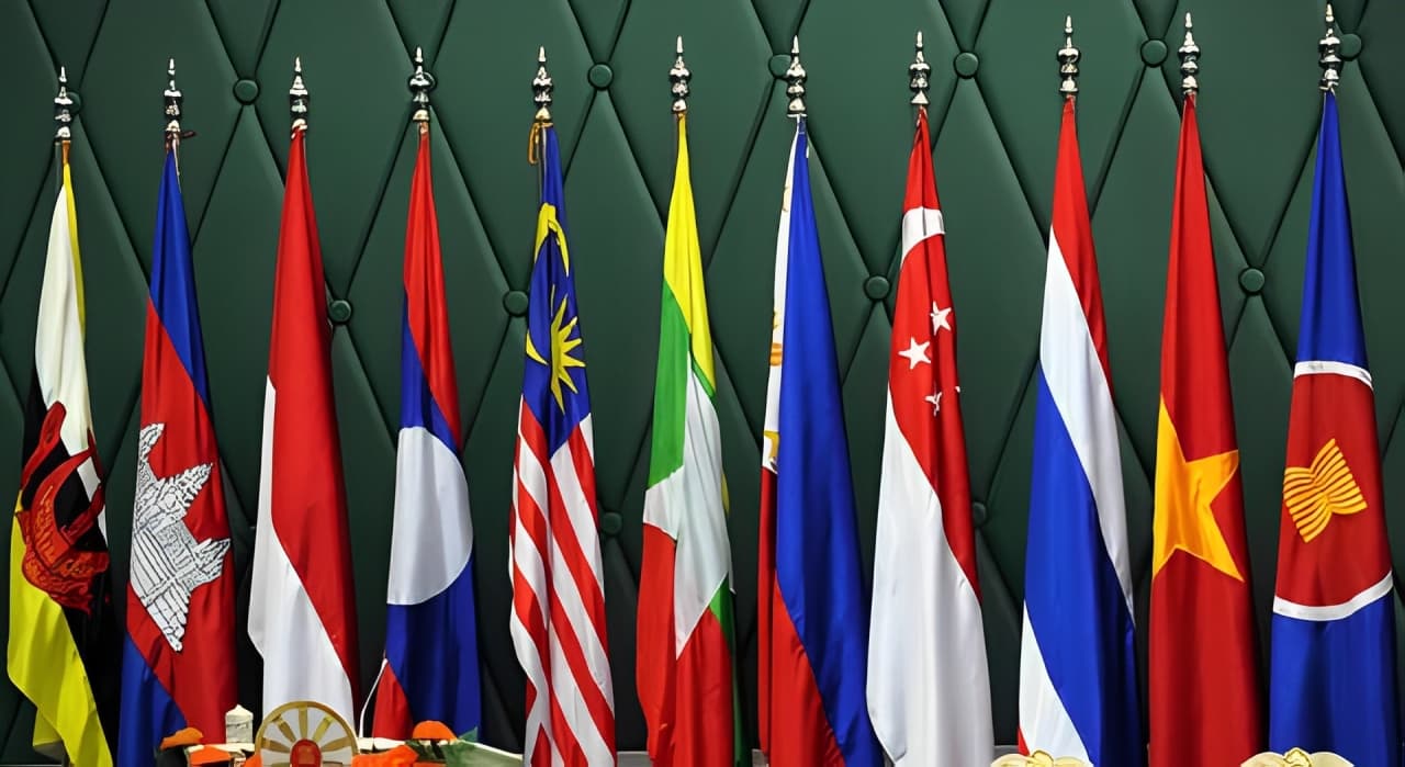 ASEAN Terjepit Dua Raksasa Ekonomi, Antara China Menekan atau AS Menjauh