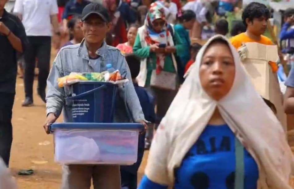 Uluran Welas Asih dari Buddha Tzu Chi dan PIK untuk Korban Kebakaran di Kapuk Muara