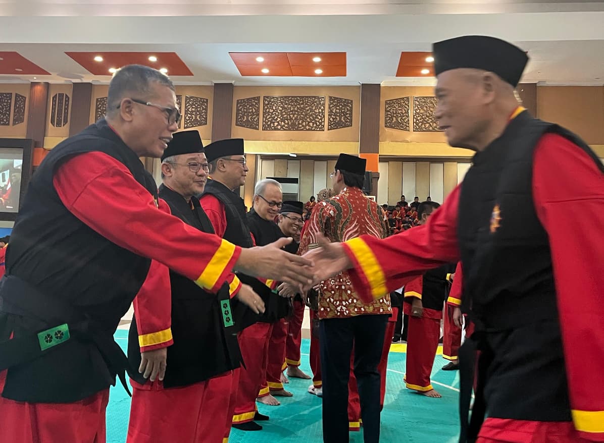 Yendra Fahmi Dianugerahi Pendekar Kehormatan Tapak Suci, Diakui atas Dedikasi Global