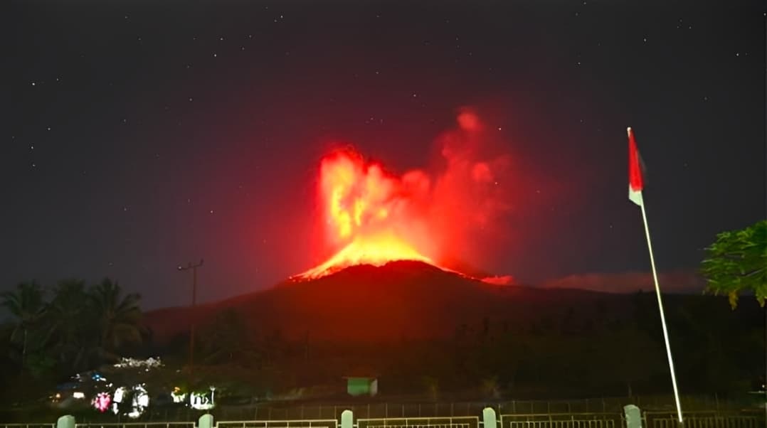 Erupsi Lewotobi Laki-Laki, Warga Diminta Waspada Radius Bahaya 7 Km