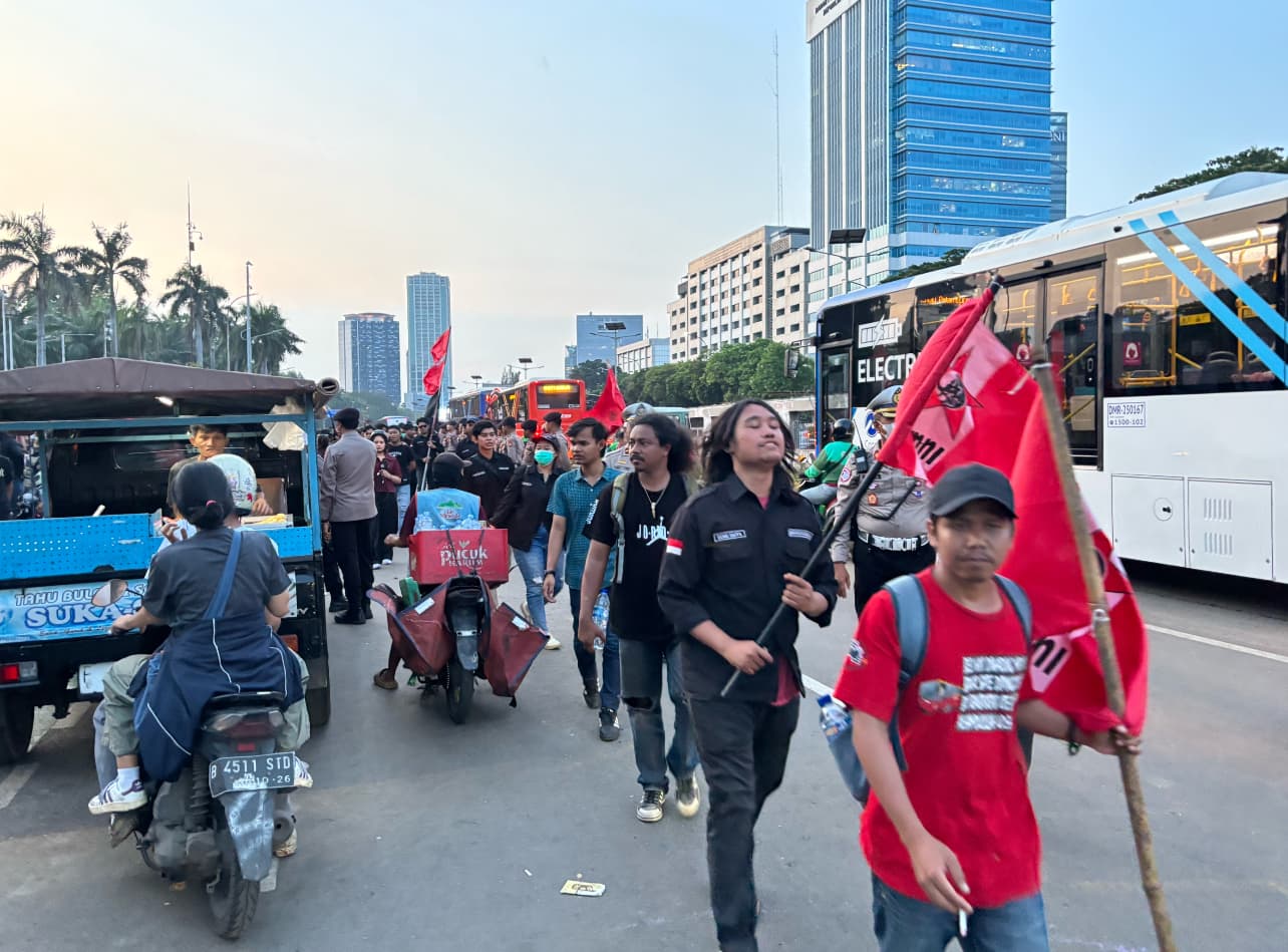 Aksi Mahasiswa di Depan DPR Berakhir Damai, Massa Bubarkan Diri Sesuai Batas Waktu