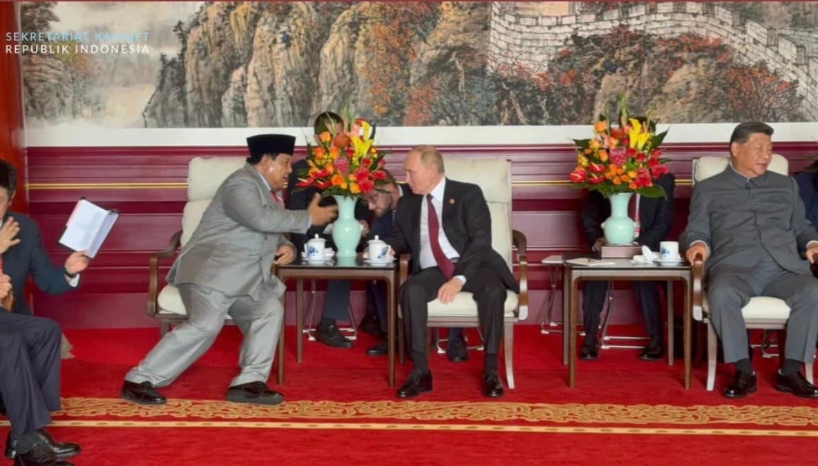 Momen Prabowo dan Putin Berbincang Serius Saat Hadiri Acara Parade Militer di China