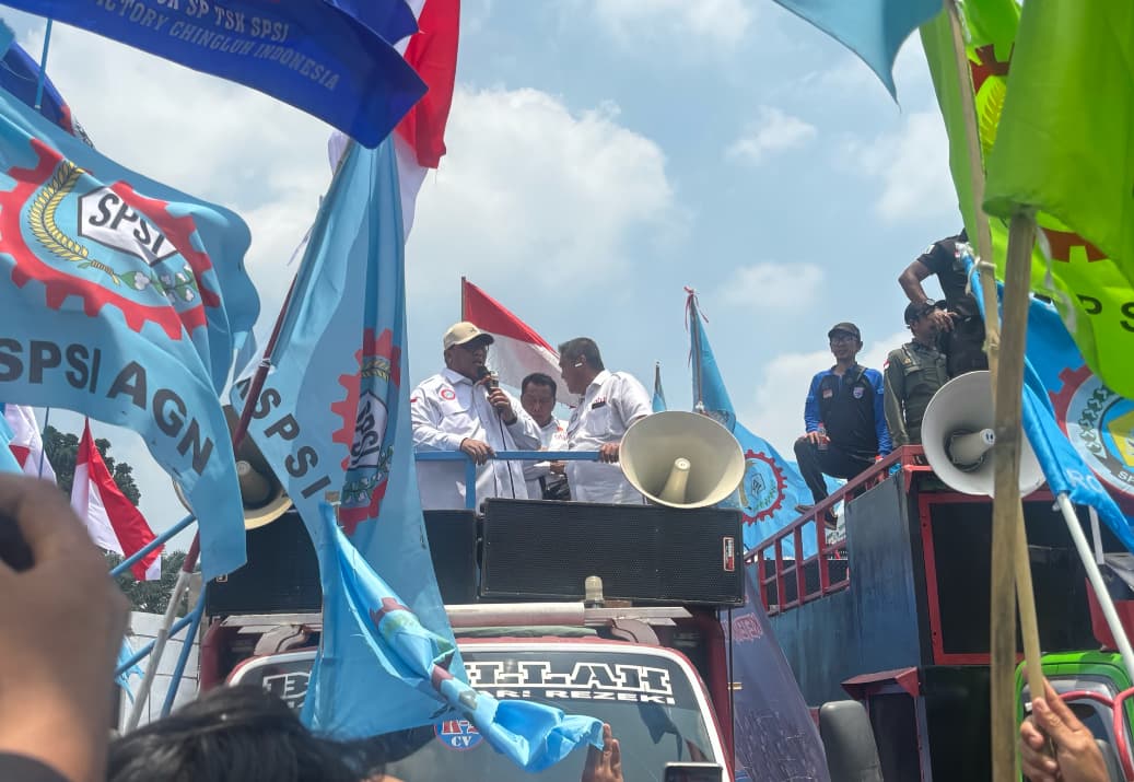 Demo Buruh di DPR, KSPSI Tuntut Supremasi Sipil dan Hapus Outsourcing