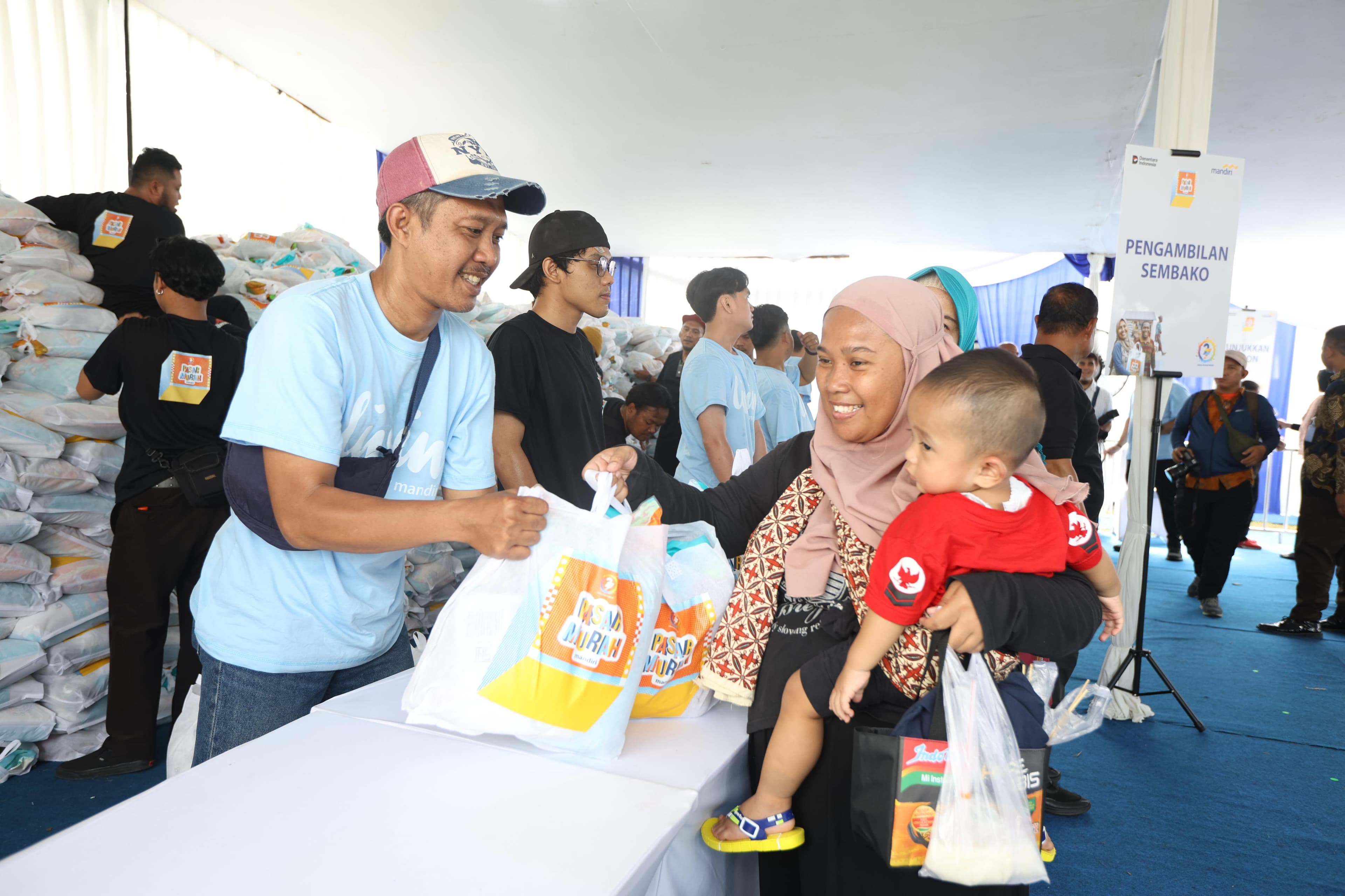 Bank Mandiri Rayakan HUT ke-27 dengan Pasar Murah di Nawasena, Wujud Sinergi Majukan Negeri untuk Masyarakat