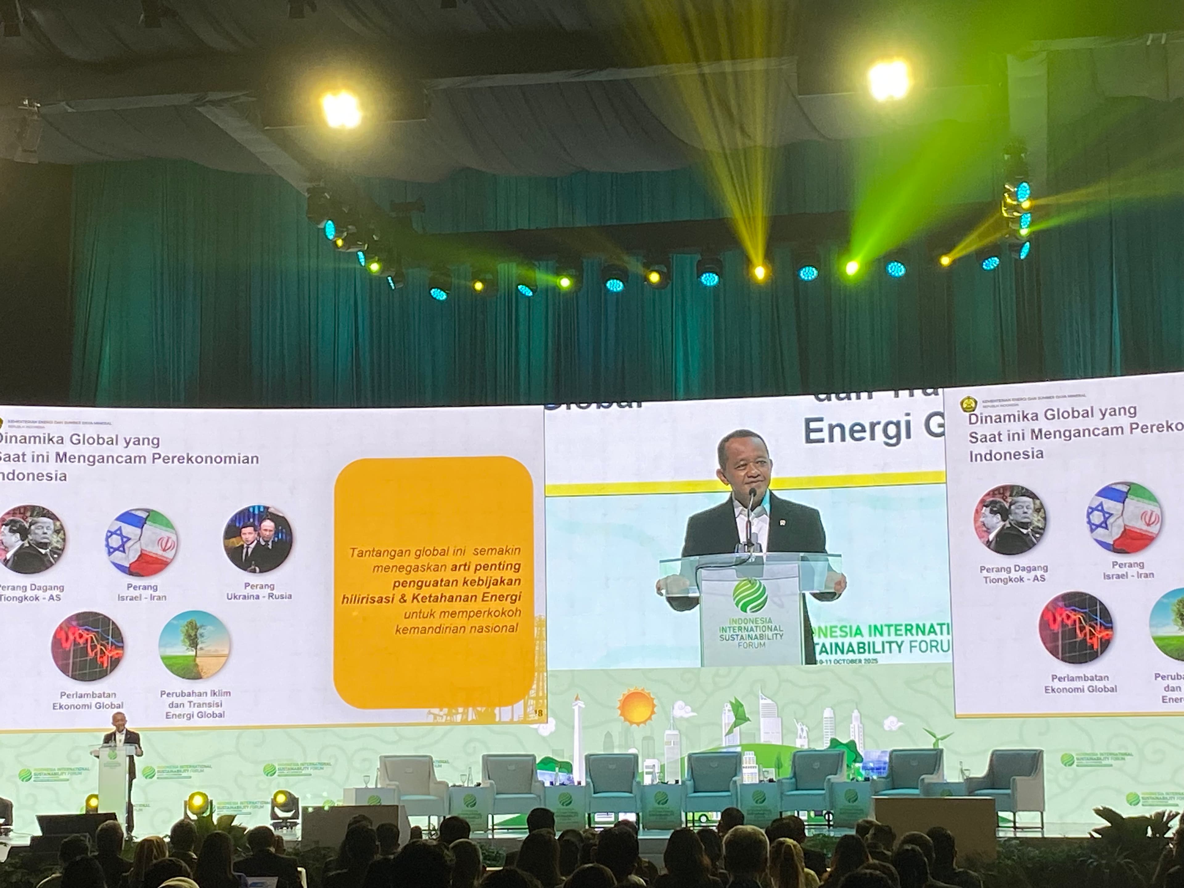 Bahlil Kaji Pembangunan PLTS Murah ala India, Targetkan Efisiensi Energi