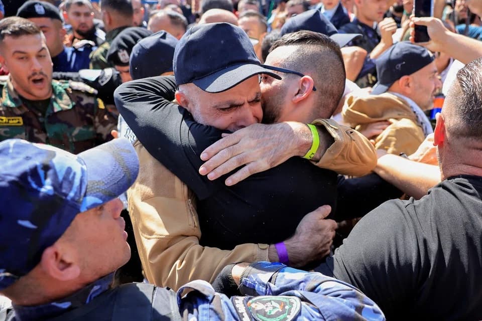 Ribuan Warga Palestina Sambut Gembira Pembebasan Tahanan di Gaza dan Tepi Barat