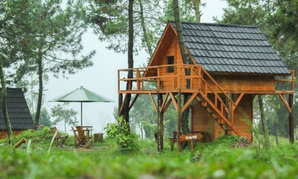 10 Tempat Camping Terbaik di Jawa Barat 2025: Dari Pegunungan Berkabut hingga Tepi Danau yang Menawan