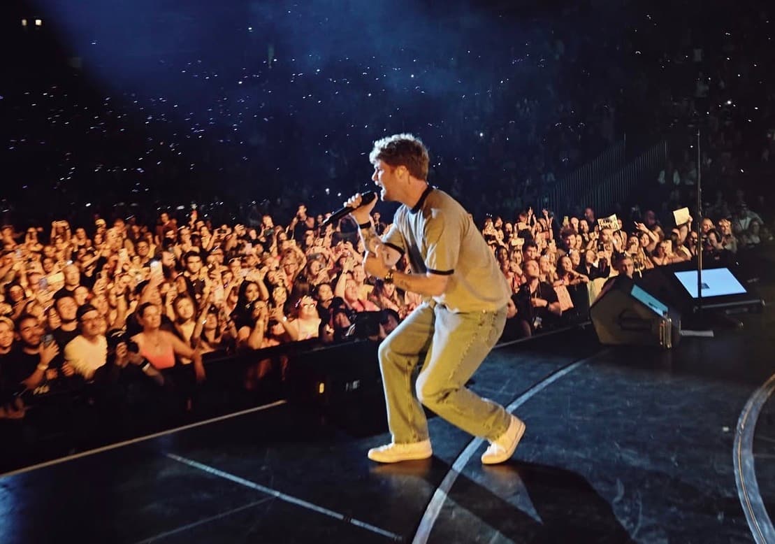 Lirik dan Makna Lagu Ordinary Milik  Alex Warren