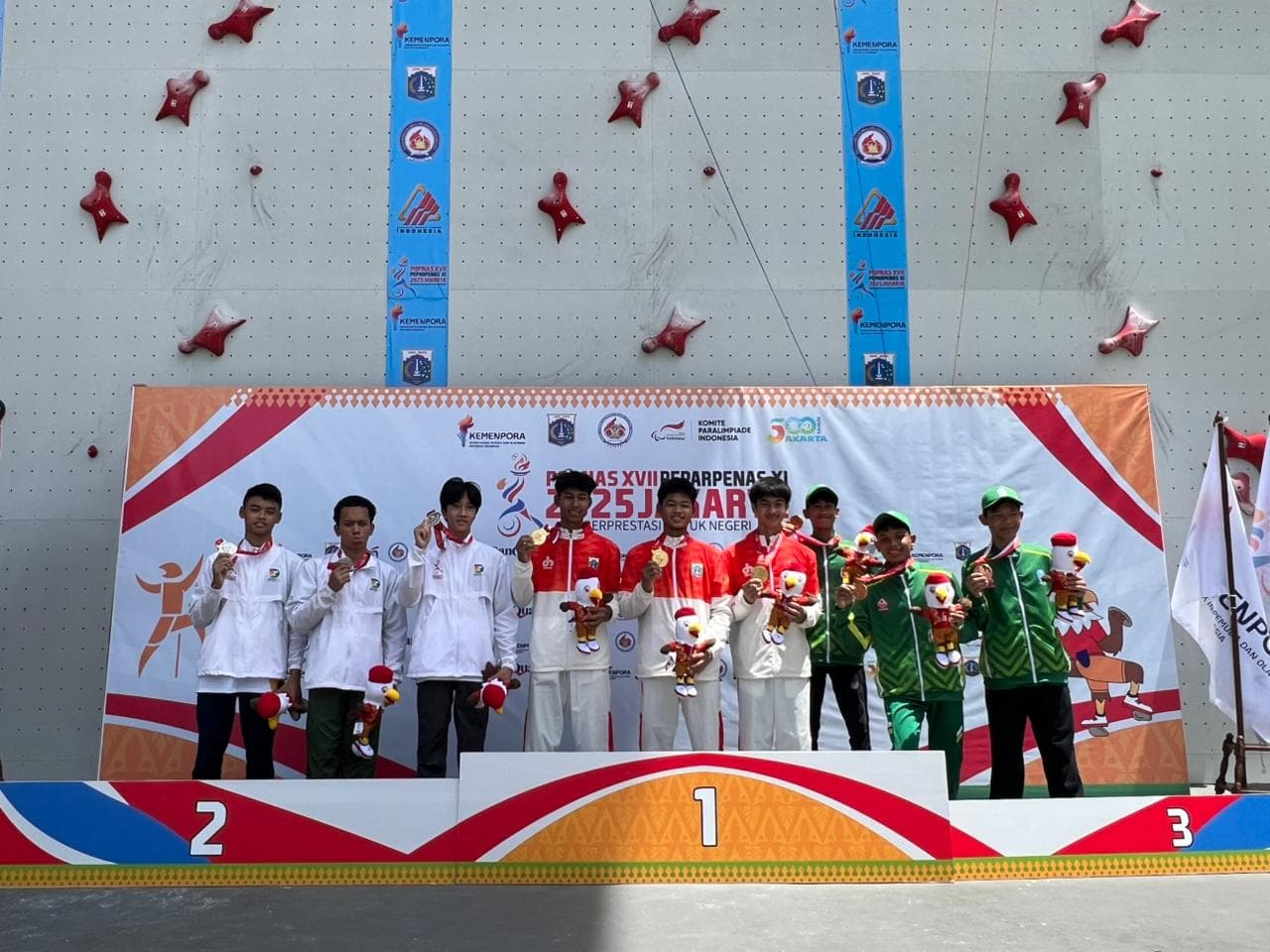 Popnas 2025: DKI Jakarta Sabet Emas Panjat Tebing Lead Team Putra di Arena Cibubur