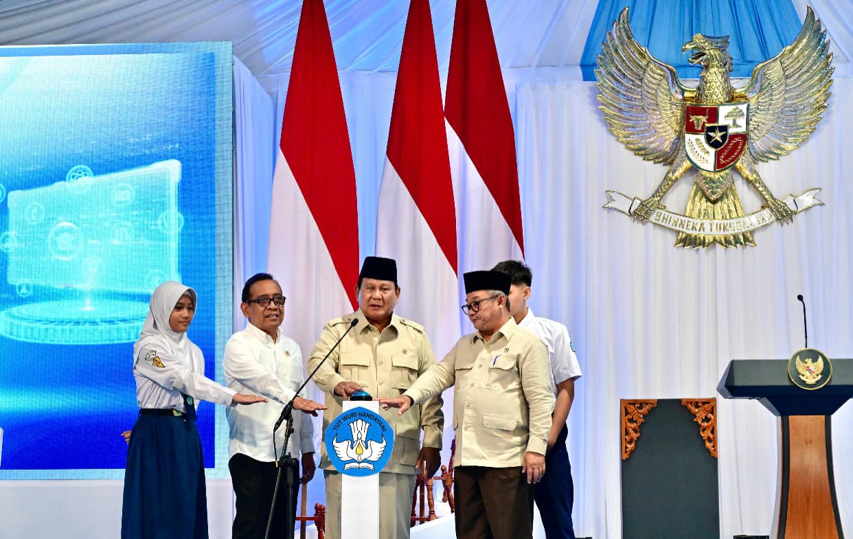 Prabowo Luncurkan Program Digitalisasi Pembelajaran untuk Indonesia Cerdas Serentak di 38 Provinsi