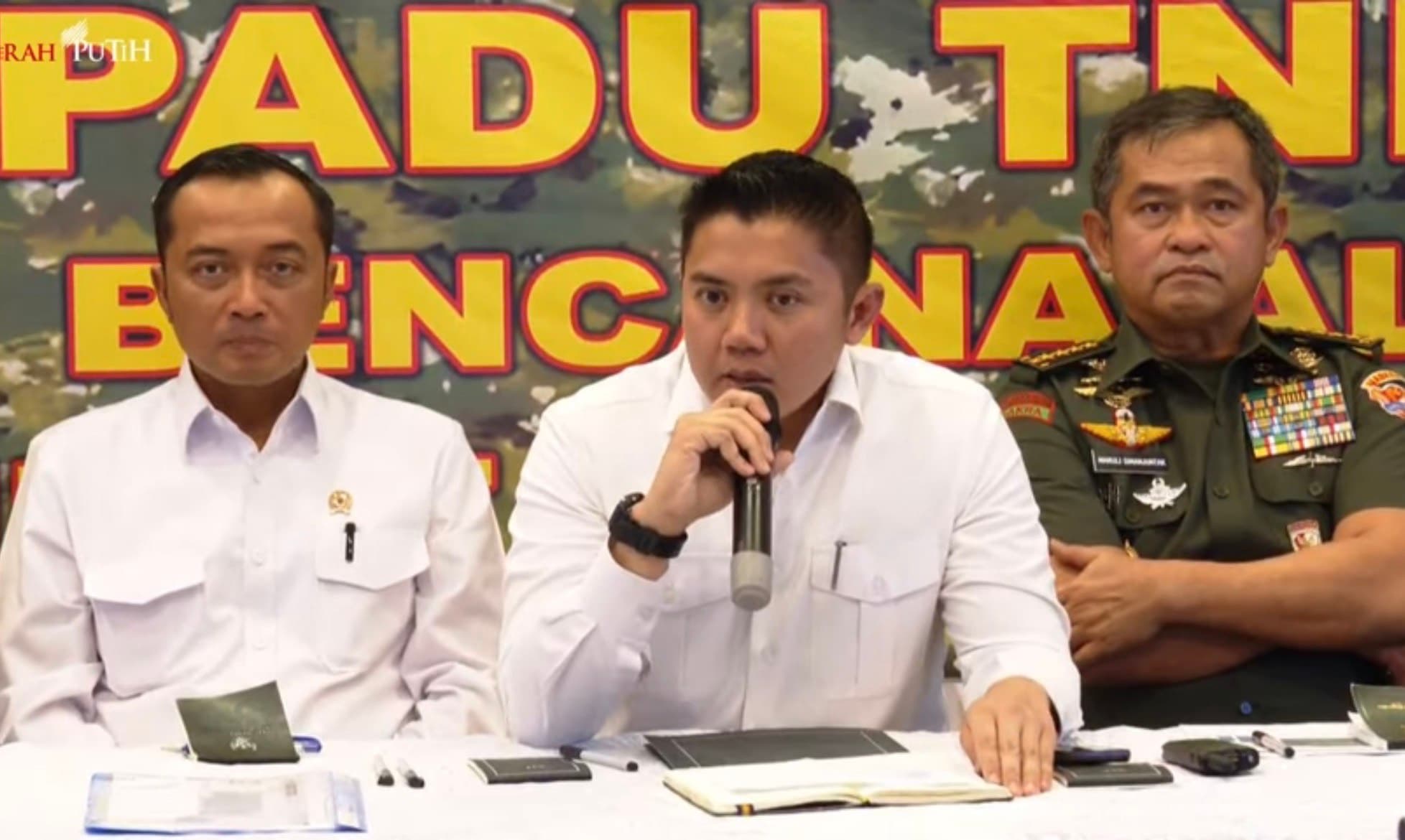 Seskab: Pemerintah Sudah Hadir di Lokasi Bencana Sejak Hari Pertama Tanpa Kamera