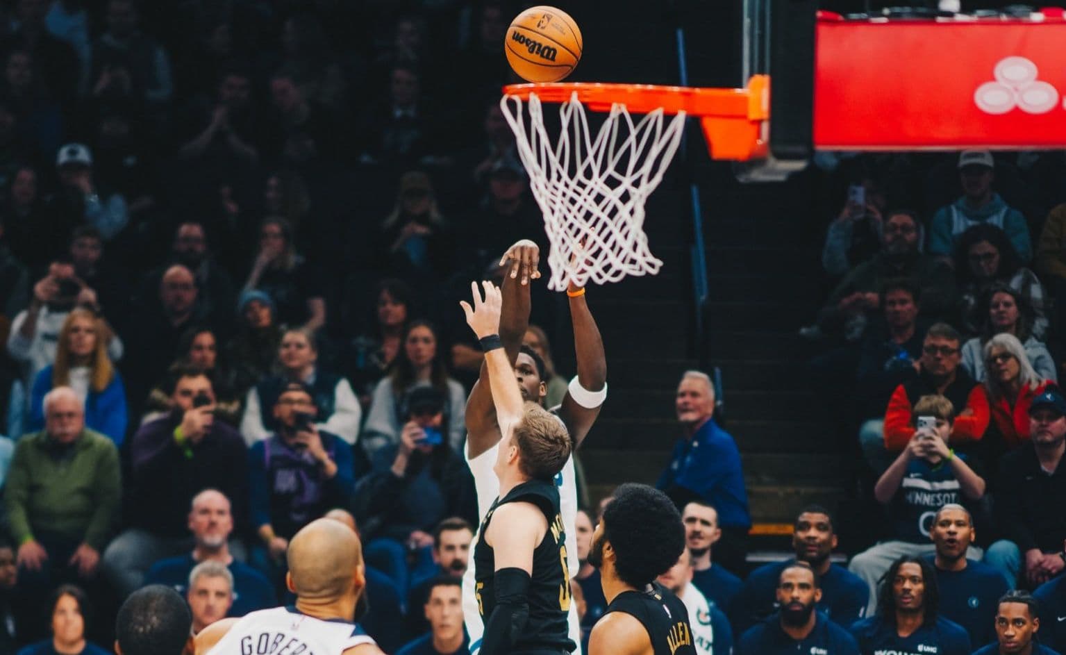 NBA Hari Ini: Minnesota Timberwolves Mengheningkan Cipta untuk Korban Penembakan ICE