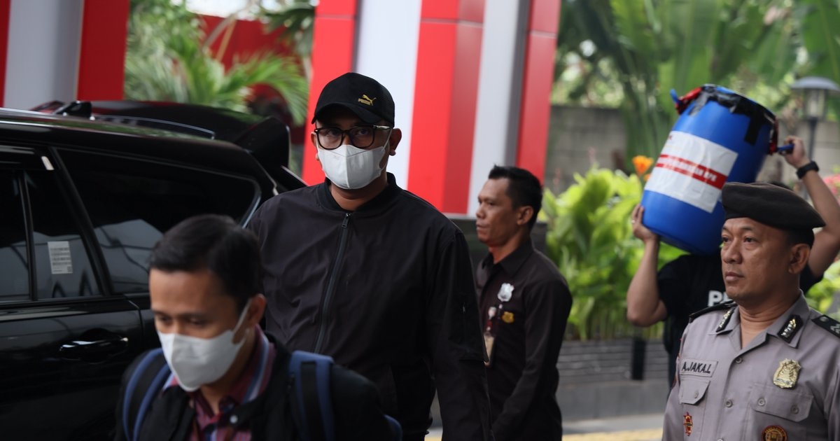 Bupati Klaten Tiba di KPK, Drum Biru Diduga untuk Menyimpan Uang Rp1,9 Miliar Turut Dibawa Penyidik